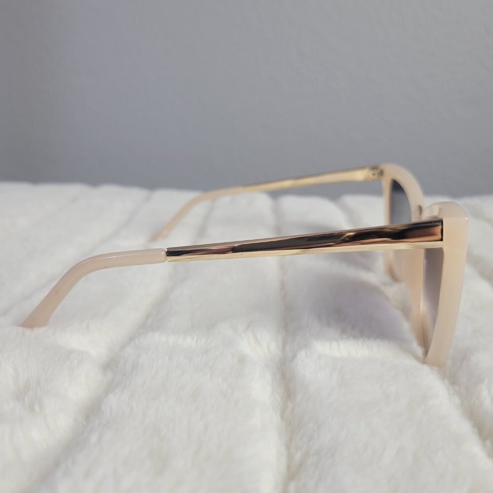 QUAY // ltd ed JLo collab creamy nude frame black/blue fade cateye full or mini - Picture 14 of 16